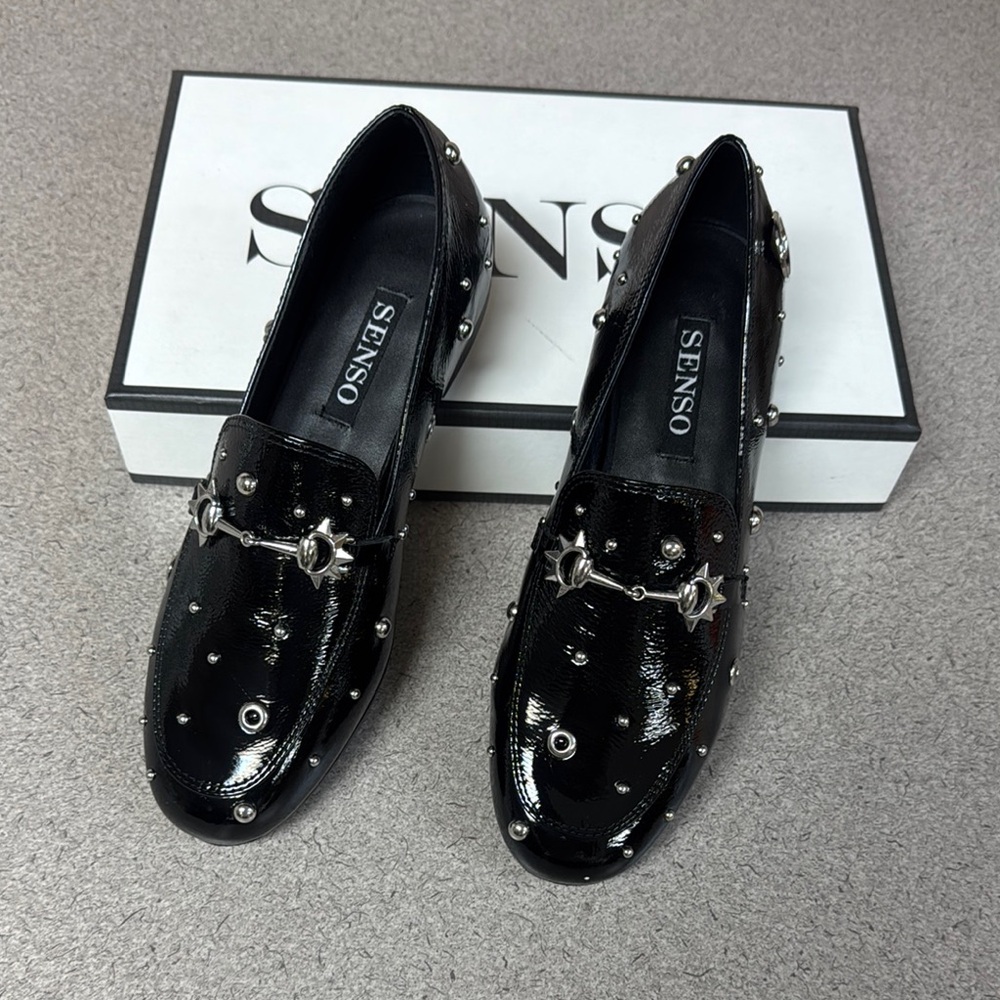 SENSO Glossy Black Loafers with Silver Accents